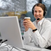 Оператор контактного центра