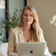 Сотрудник парфюм бутика / менеджер продаж - фото