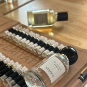 Парфюмерный консультант/Менеджер по продажам - фото